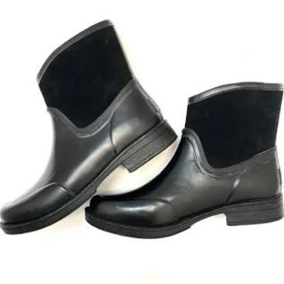 Shoes - Ugg women black suede rubber Paxton short classic waterproof boots size 8